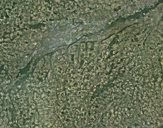 Das Dreieck ... aus 45.000 Metern Höhe ... deutlich zu sehen .. die Chinamauer ist besser versteckt 