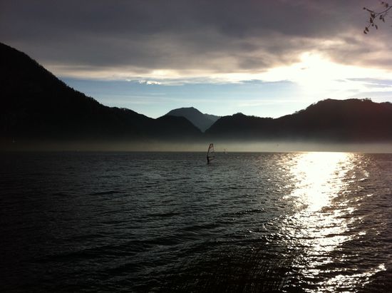 Herbststimmung am Mondsee und Windsurfen bei ca 10grad ... brrr