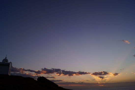 grossartig ... aber man muss es selbst erleben ... am Foto is es auch nur einer von Millionen Sonnenaufgaengen .... gebt mal wieder Sonnenaufgang bei Bilder im google ein ... haha 
ein Bisschen darf ich euch aber trotzdem quaelen