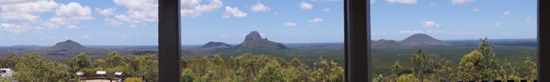 Lookout auf die glasshousemountains. Hier gabs einen ordentlichen juchitzen.
