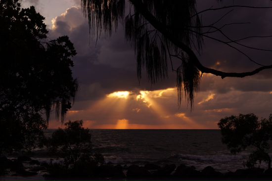 Sonnenaufgang am Strand von " Port " .... Ist der kurzname von Port Douglas.