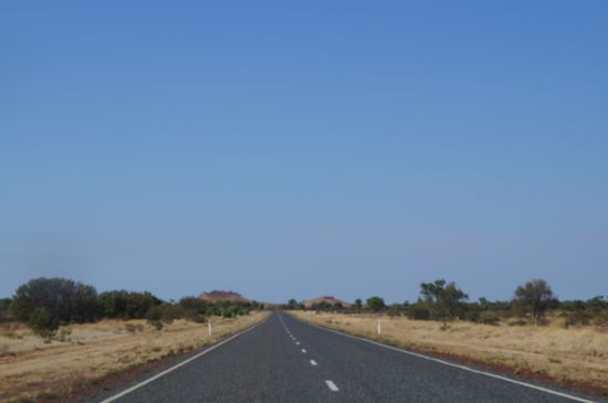 Erste Halluzinationen. Kann am Horizont scho Brüste sehen. 
Ich sag euch die Wüste macht einem schon zu schaffen.