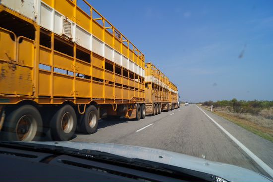 Da hab ich mal einen Roadtrain überholt. Normal ist das hier umgekehrt.