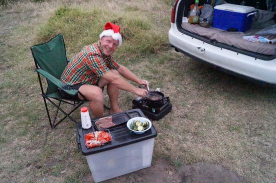 Beim vorbereiten fürs weihnachts BBQ
Tomatensalat und zuchini und ein saftiges Rumpsteak. YEAHH
das Fleisch war wieder hammermäßig gut. Mmm