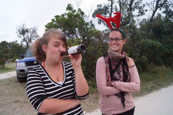 Bier statt Glühwein ! .... Stressica beim cooldown und janina
Für so ein Foto kann man in Australien glaub ich ins Gefängnis kommen.
Bier am Strand und mitten am Tag ..... Uhhhhhh