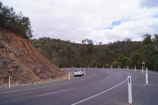 Wahnsinnig breite Straßen auch in den Bergen .... Aber Null Verkehr.