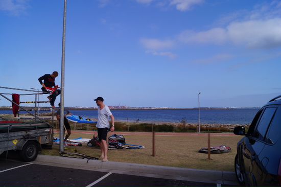 Windsurfers am Botany Strand.