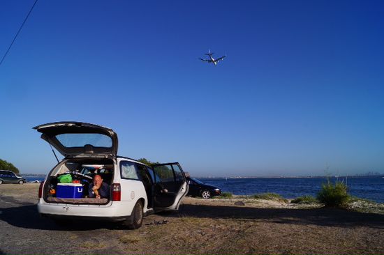 Landende Flieger über unseren Köpfen .... Ich fands einfach nur geil.
Für andere Touristen eher ein Grund das Reisebüro zu verklagen.
Haha
