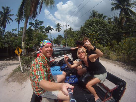 Unterwegs zum 1 Tauchgang mit Teacher Marie
Kommt aus Kanada und ist hier in Koh Tao mit einem Niederlaender verheiratet.