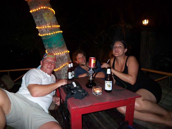 bestandene Pruefung am Strand bei shinga Bier und Wasserpfeiffe gefeiert.
Kopfweh am naechsten Tag vorprogrammiert.