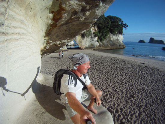 Ich im/ am Fels .... Bin ja ein alter Kletterer chch
... Achja ... Und im Hintergrund die Cathedral Cove!