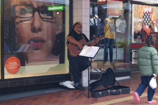 Strassenmusikant mit begnadeter Stimme .... Hammer