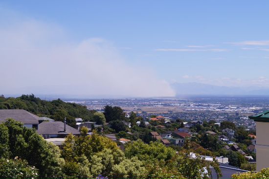 Christchurch vom MT Vernon ... Noble wohngegend ... Hinten ein feuer