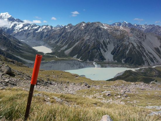 Wasser kommt vom tasman gletscher und fließt in den tasman lake