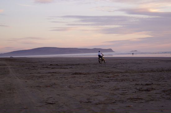 Motocross Biker am Strand .... Wie geil . ... Haben hier kilometerlange Wheely- spuren durch den Sand gezogen