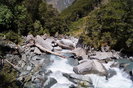 Gebirgswasserfallbachcanyon