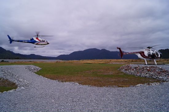Helistartfeld .... Die Hubschrauber starten hier im Minutentakt und brechen zu den Gletschern auf