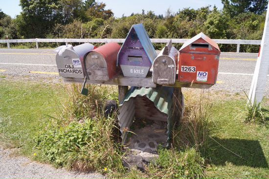 Witzige Postkastln vorm Mussels inn.