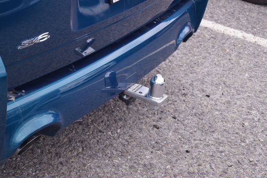 Beim Warten aufs Boarding .... So schauen hier die anhängekupplungen aus... Find ich voll interessant ... Spartanisch auf den schönen autos