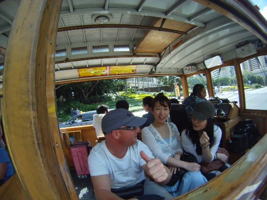 Pink Trolley Bahn und Japanerinnen die mal wieder voll begeistert von meinem Stab ( gopro ) waren