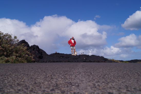 Und hier kam die Lava über die strasse.
End of the Road. Da hatte ich erstmal das Gefühl dass die Reise möglicherweise nicht mehr lange dauert.