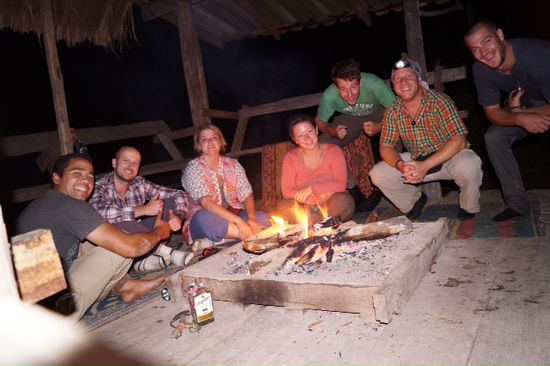 Am Lagerfeuer vorm Schlafengehen