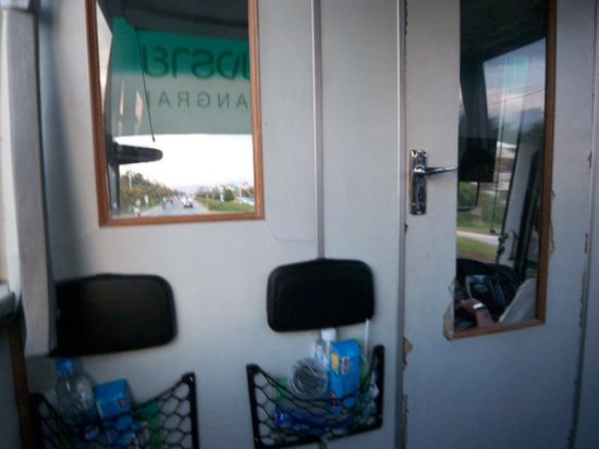 Blick von meinem Sitzplatz im fahrbaren Gefriercontainer Richtung Chiang Rai. Brrrr