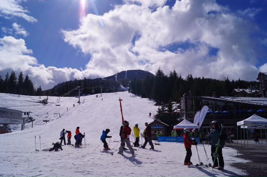 Talstation in Whistler .... Da passt auch mit der mir gewohnten Skiortatmosphäre .... Nette "dorf" für Kanadische Verhältnisse und auch etwas enger weils zwischen den Bergen ist.