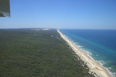 Der 75 Mile Beach von oben...