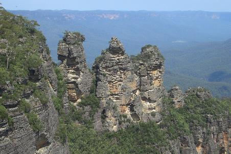 Die beruehmten Three Sisters der Blue Mountains bei Katoomba