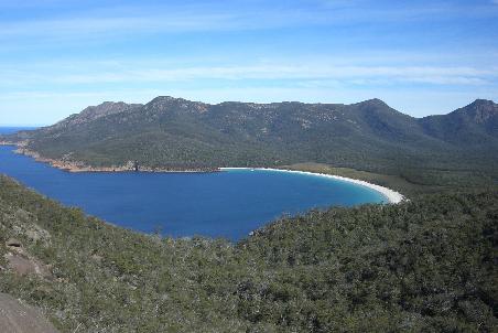 Herrliche Aussicht auf die Wine Glass Bay.