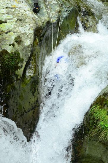 Der blaue Helm bin ich beim Canyoning 