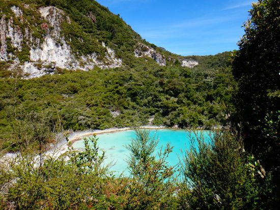 Ein Vulkansee auf dem Weg zum Rainbow Mountain
