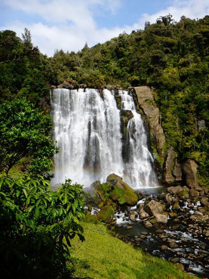 Ein Wasserfall in der Nähe von Raglan