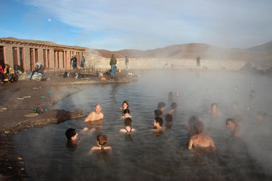 Nach dem Besuch des Geysirs konnte man noch ein heißes Bad nehmen - in den Bikini schlüpfen kostet bei 2°C allerdings Überwindung. 