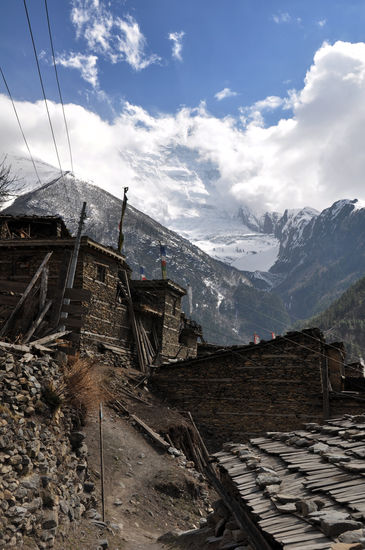 Upper Pisang mit Annapurna 2 im Hintergrund