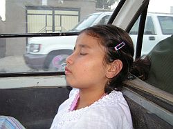 Fatima im Taxi
