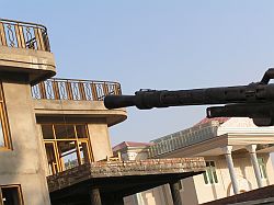 Krigesschrott und Villen in Kabul