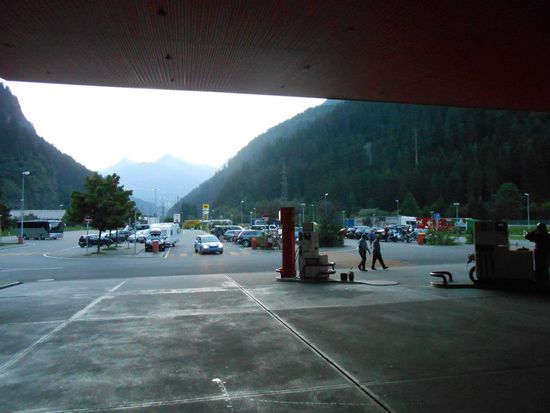 Kleine Trinkpause, kurz nach dem Gotthardttunnel...