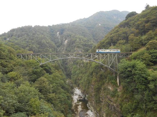 Centrovalli 
An der Via Cantonale ,Nähe Intragna- Schweiz