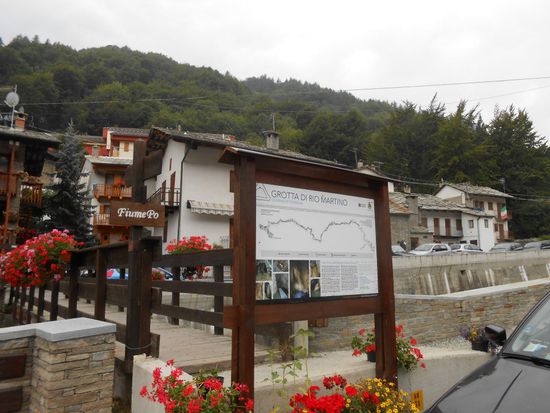 Grotta di Rio Martino 
http://translate.google.de/translate?hl=de&langpair=it%7Cde&u=http%3A%2F%2Fwww.ghironda.com%2Fvallepo%2Frubriche%2Friomart.htm
http://www.lochstein.de/hoehlen/I/piemont/riomartino/riomartino.htm