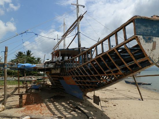 Mitten auf dem Strand
Bootswerft
