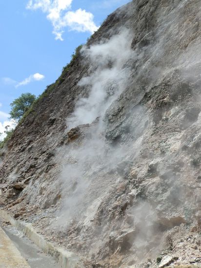 Erst dachten wir da verbrennt einer irgendwas
Doch dann kam der Gestank!