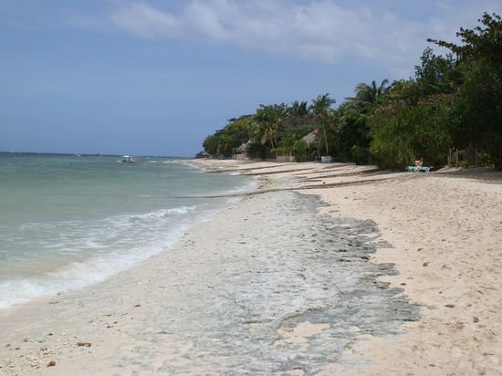 Nach 200m war schluss mit schön.  
Resorts! Warum benutzten die eigentlich immer so viel Beton
Schade um den schönen Strand