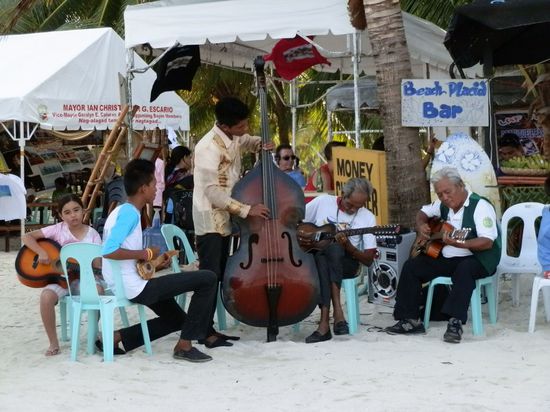 Echt schrill
Augen zu und durch
Kein Instrument war gestimmt