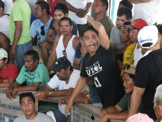 Später war der ganz kleinlaut
und dann plötzlich weg
Hat wohl verloren  