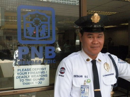 Wachmänner stellen sich sogar in Pose um Fotographiert zu werden