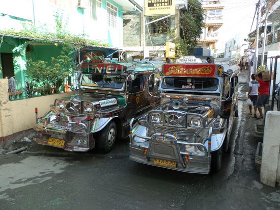 Das sind Jeepneys
Allgemeines Transportmittel ähnlich wie Busse