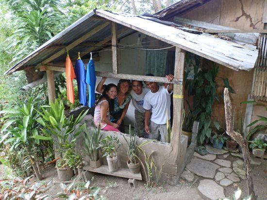 Der Morgen danach
Wir durften doch nicht einfach so gehen.  
Nur schnell noch auf einen Kaffee.