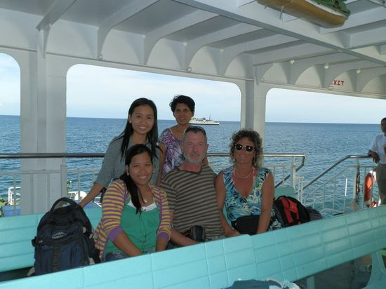 Hinten links ist Beth, die anderen Namen?
Leider vergessen